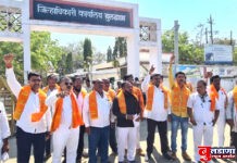 निवडणूक आयोगाविरोधात शिवसेनेची निदर्शने…. सत्तेच्या जोरावर भाजप लोकशाही संपवण्याच्या मार्गावर-लखन गाडेकर