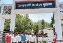 55 हजार शिक्षकांची एकाच टप्प्यात भरतीच्या मागण्यांसाठी; सुशिक्षीत बेरोजगारांची जिल्हाधिकारी कार्यालयावर धडक !