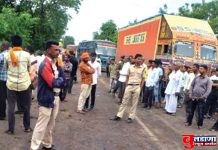 वाघजाळ फाटा वळणावर ट्रक पलटी; खडकी फाट्यापर्यंत वाहनांच्या लागल्या रांगा !