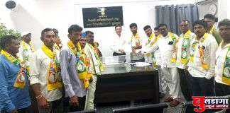 बेताल वक्तव्य करणाऱ्या विद्यमान व माजी आमदारांना जिल्ह्यातून तडीपार करा!; आ.संजय गायकवाड व विजयराज शिंदेंच्या भांडणात वंचितची हनुमान उडी