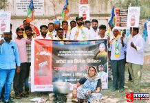 गॅस सिलेंडरसाठी वंचित आक्रमक; कलेक्टरच्या कार्यालयासमोर पेटविली चूल! गॅस मिळाला नाहीतर जिल्हाधिकारी कार्यालयचं पेटवून देवू-निलेश जाधव